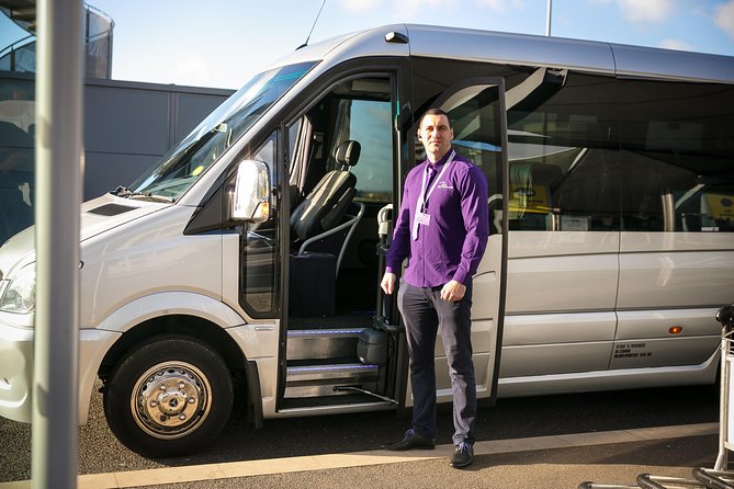 Private Minibus Arrival Transfer: Gatwick to Central London Airport - Inside the executive minibus: Wi‑Fi, AC, reclining seats, and CCTV