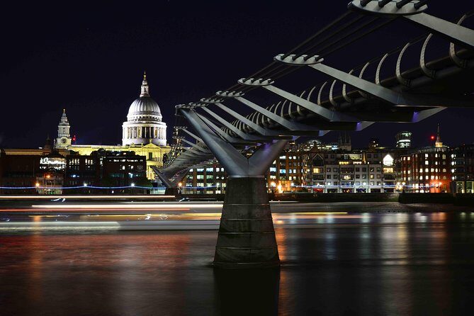 Private Night Photography Tour in London - Stop One: London Eye light strikes and creative night effects