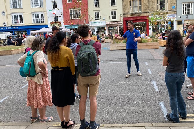 Private | Oxford University Walking Tour by Alumni™ & New College - A Private Oxford Walk Starts With a Real Meeting Point