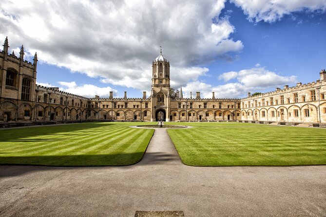 Private | Oxford University Walking Tour by Alumni™ & New College - Bodleian Library and Radcliffe Camera: Two Icons With Contrasts