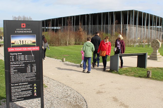 Private Pre Cruise Excursion Transfer London to Southampton Port Via Stonehenge - Vehicle Comfort and Luggage: What You Can Expect With Suitcases