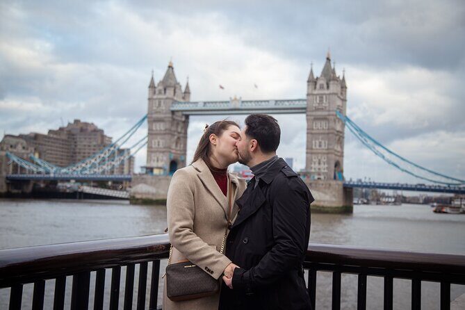 Private Professional Photoshoot Outside Tower Bridge in London - Getting the best shots: angles, pacing, and movement