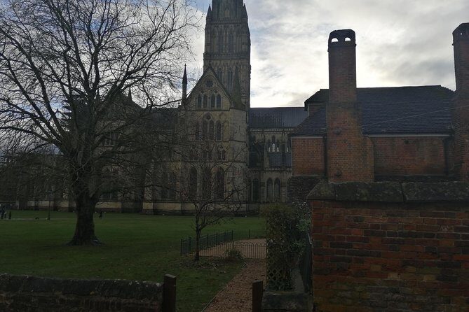 Private Round Trip from London to Stonehenge & Salisbury & Bath - The driver factor: what you can learn from good reviews