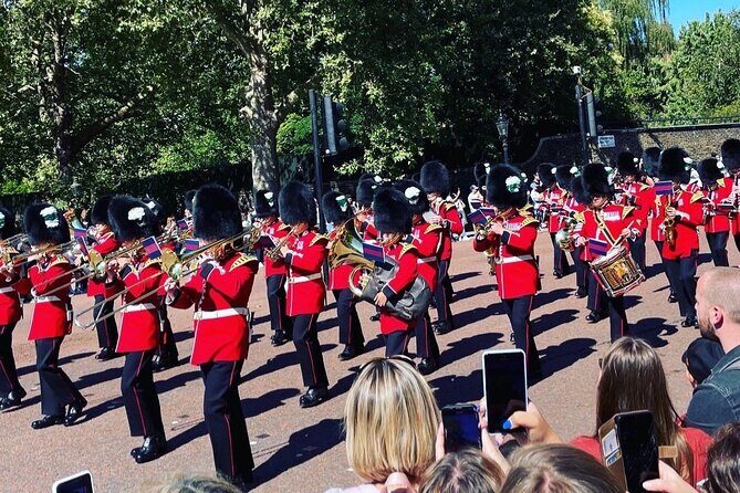 Private Royal London Taxi Tour with The Changing of the Guards - A private Royal London taxi tour that actually respects your time