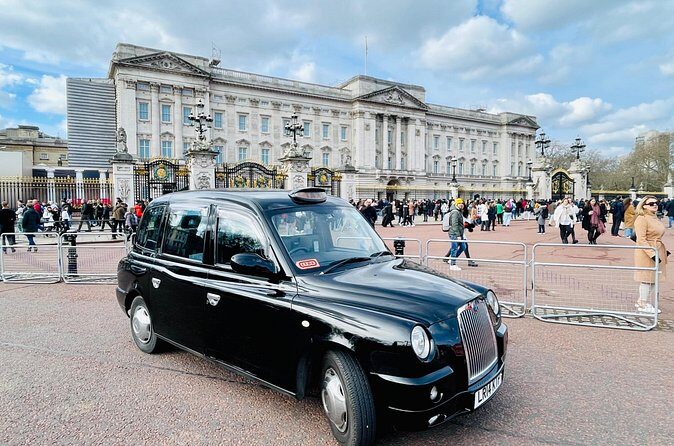 Private Royal London Taxi Tour with The Changing of the Guards - Buckingham Palace along The Mall: the famous front, timed for the new guard
