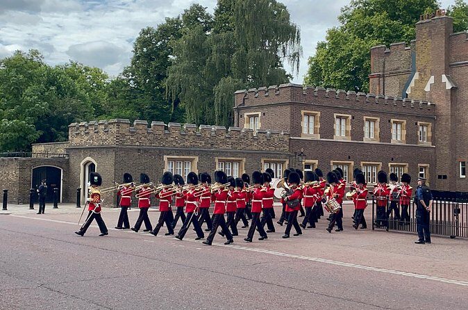 Private Royal London Taxi Tour with The Changing of the Guards - Horse Guards Parade: an extra guard change you can’t ignore
