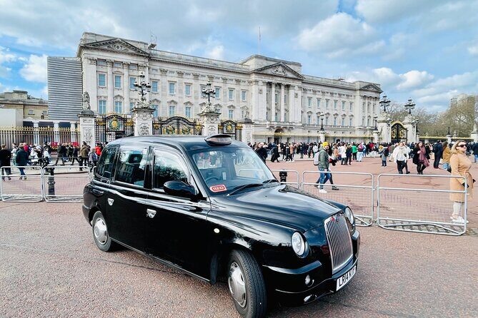 Private Royal London Taxi Tour with The Changing of the Guards - Kensington Palace: front gates first, context included