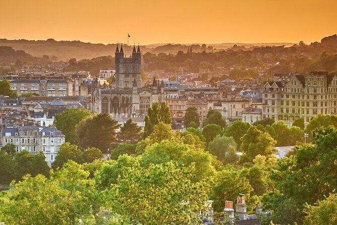 Private Smartphone photography Walking Tour Around Bath - Bath Abbey From a Fresh Perspective: Big Landmark, Strong Composition