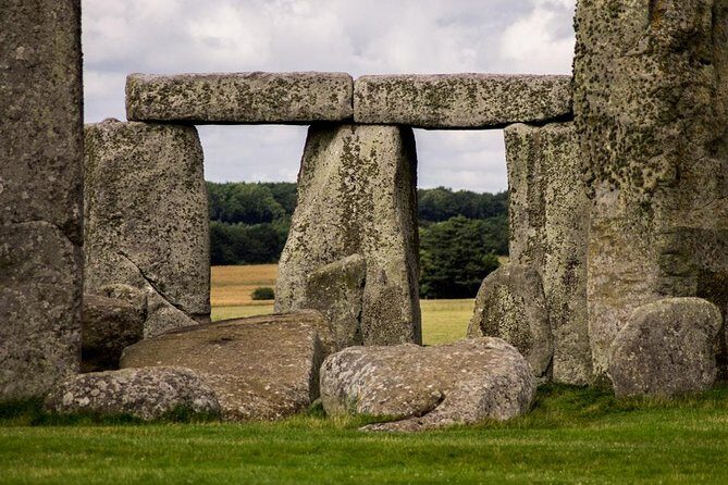 Private Stonehenge Tour - London or Southampton - Vehicle Size and Luggage: The Comfort Variable People Forget