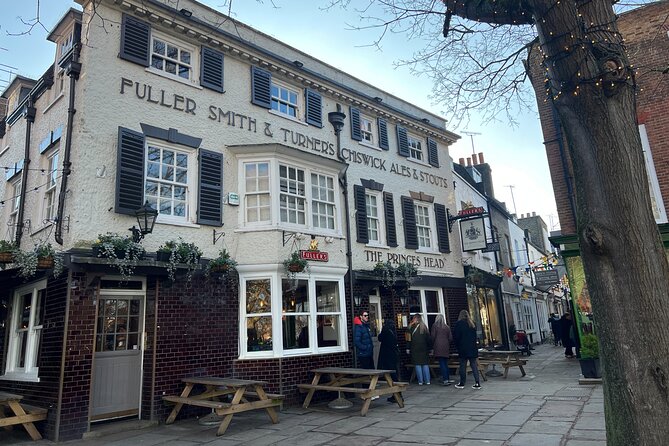 Private Ted Lasso Filming Locations Tour - Stop 1 in Richmond-upon-Thames: Thames-side walk to the show’s hot spots