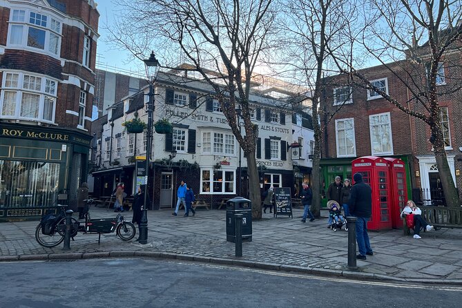Private Ted Lasso Filming Locations Tour - One Paved Court: the alleyway and apartment photo moment