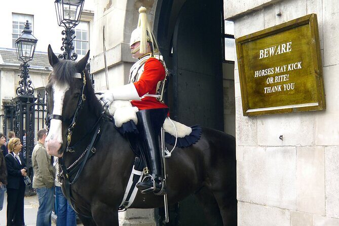 Private Tour: Black Taxi Tour of London - Custom Route With a Real Cab Cabbie: What the Commentary Adds