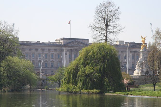 Private Tour, Entry to Westminster Abbey and London Highlights - St James’s Park: Birds, Squirrels, and a Break From Stone
