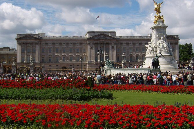 Private Tour London Highlights, entries Westminster Abbey, The Tower of London - Trafalgar Square and Whitehall: the prequel to Westminster and Parliament