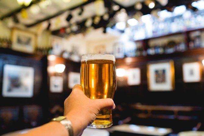 Private Tour of London's Historic Pubs - Jane Peyton’s role: why the guide makes or breaks the tour