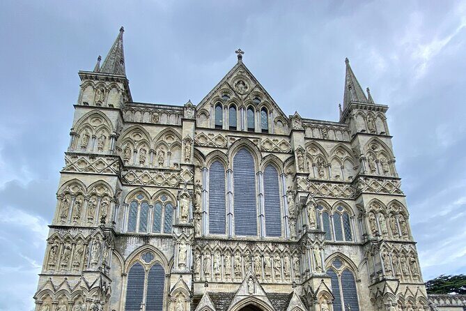 Private Tour of Stonehenge and Salisbury Cathedral - The Wheatsheaf lunch stop: a real countryside break