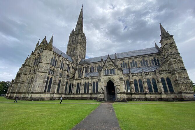 Private Tour of Stonehenge and Salisbury Cathedral - Price and value: what you’re paying for