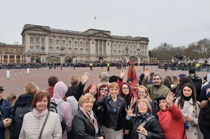 Private Tour of Westminster Abbey and Changing of the Guard - Trafalgar Square finish: getting off the route at the right place
