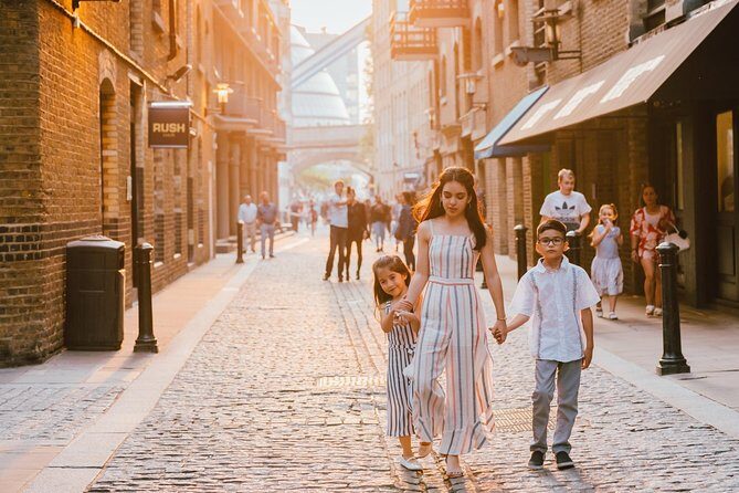 Private Tour: Personal Travel Photographer Tour in London - The vibe: a London photoshoot that feels like a city walk