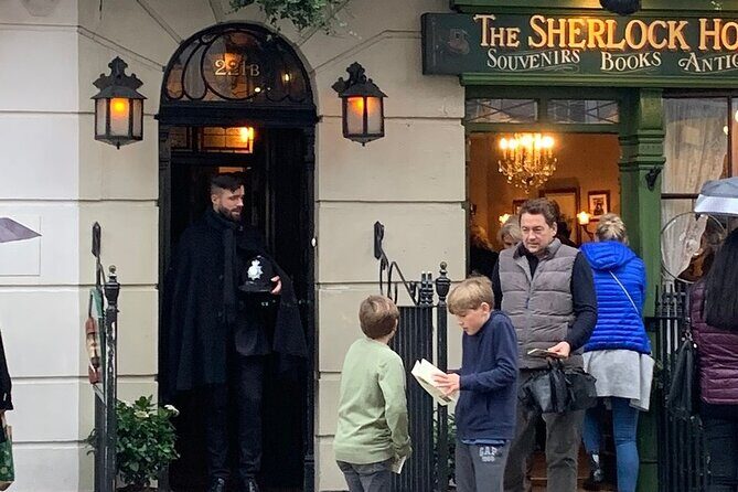 Private Tour: The London of Shakespeare, the Beatles, James Bond and Sherlock Holmes by Traditional Black Cab - Shakespeare’s Globe stop: where the Bard’s London story starts