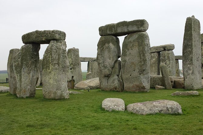 Private Tour to Stonehenge and Highclere Castle (Downton Abbey) - The drive to Stonehenge: 2 hours of time that doesn’t feel wasted