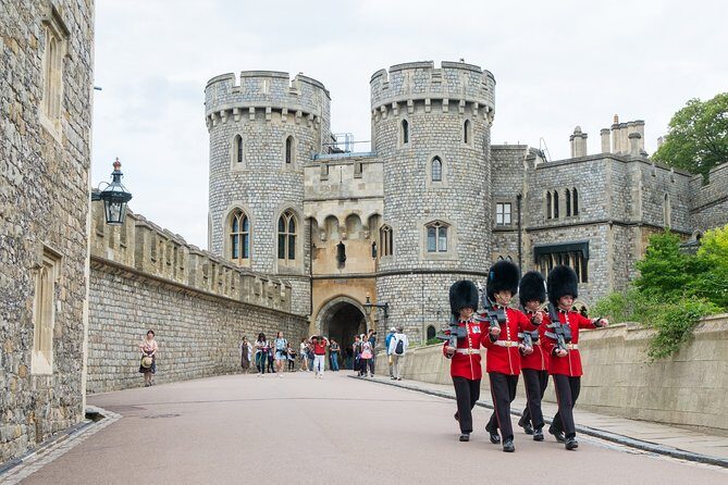 Private Tour to Stonehenge and Windsor Castle - The 7:30 a.m. rhythm: how this tour saves you time