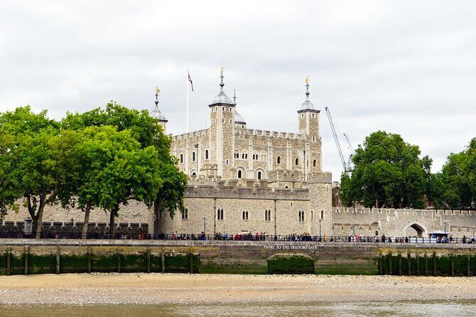 Private Tour: Tower of London with Private Guide - Beefeaters, Ravens, and living fortress energy