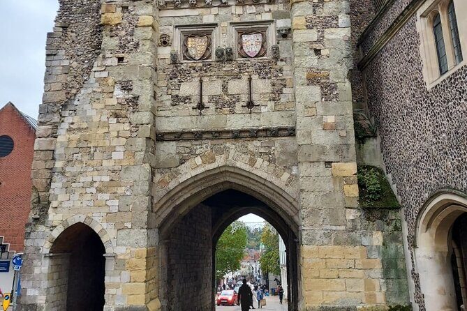 Private Tour Winchester - Getting oriented in Winchester: meet at the railway station