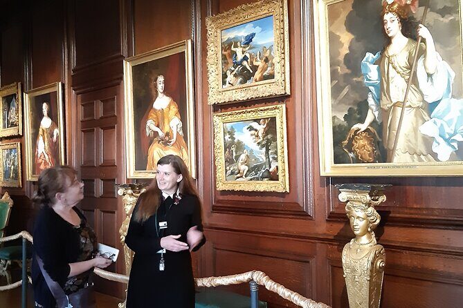 Private tour with an accredited expert guide Hampton Court Palace - The Tudor Gatehouse: how the tour sets the mood fast