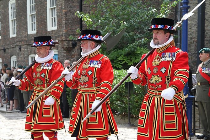 Private Tours: Tower of London Beefeater Meet Greet Crown Jewels - Key highlights worth marking