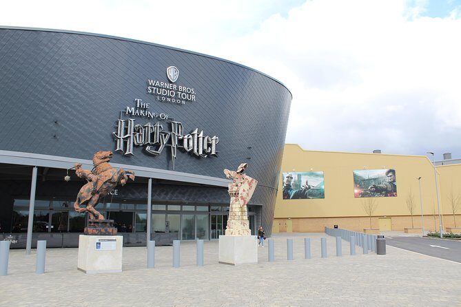 Private Transfer: Central London to Harry Potter Warner Bros Studio in Leavesden - Price per vehicle and when it’s a smart deal (up to 4 people)