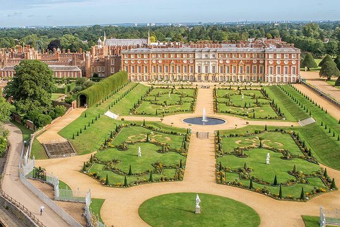 Private Vehicle To Hampton Court Palace From London With Admission Tickets - Fast-Track Entry and Audio Guides: How You Avoid Waste