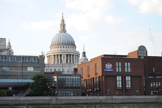 Private Walking Tour City of London - The Rhythm of the Route: How Short Stops Keep You Moving (and Thinking)