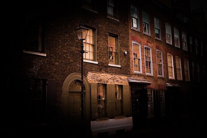 Private Walking Tour: Jack The Ripper and East End - Stop 3: Fournier Street and Ten Bells, where Mary Kelly is tied in