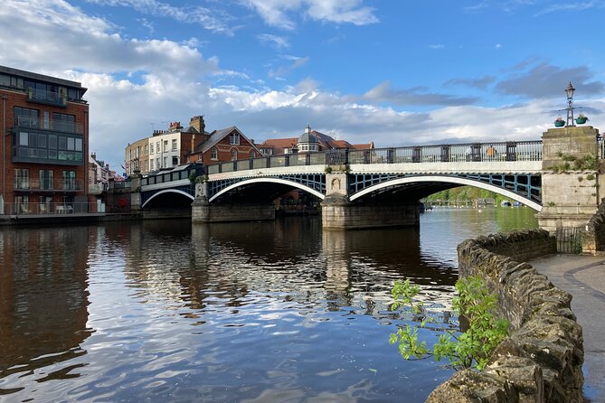 Private Walking Tour of Windsor with Award Winning Guide - Irish Guardsman Statue and Two Brewers: Symbols, Then a Real Break