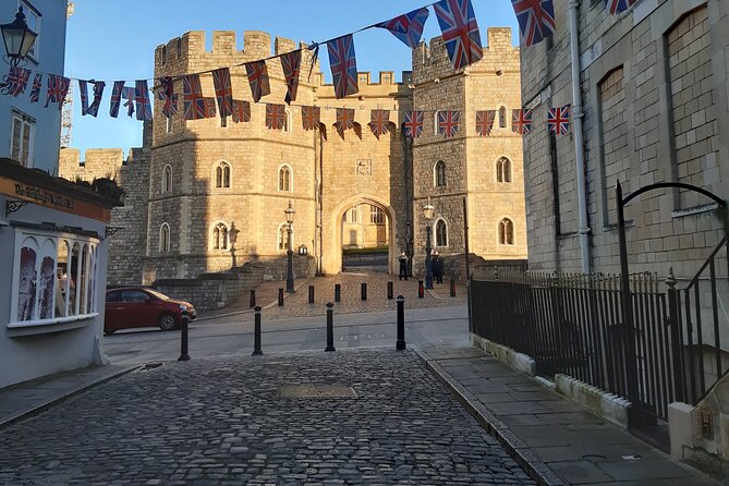 Private Walking Tour with Accredited Expert Guide Windsor Castle - Middle Ward and the Round Tower: where royal cues make sense