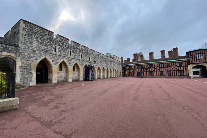 Private Windsor Castle, Stonehenge, The City of Bath Day Tour - The Fleet Services lunch stop: a real midday reset