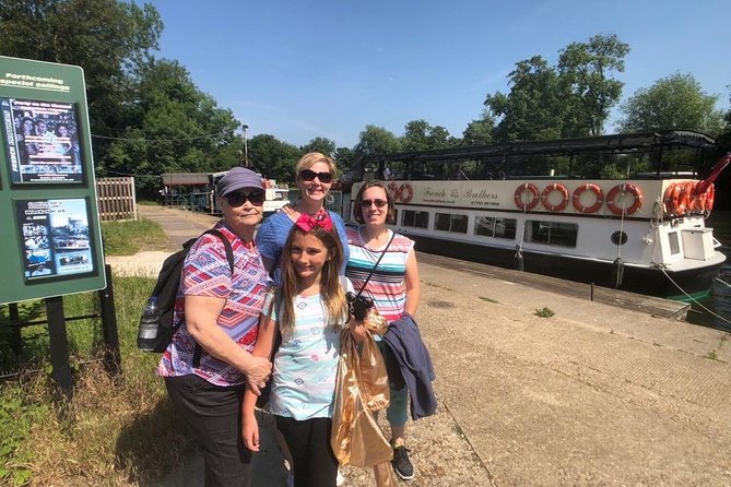 Private Windsor Roundtrip Transfer from London - Windsor town time: riverside walking without overplanning