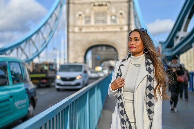 Professional Private Photoshoot in London - Stop 2: London Eye and Thames views for postcard-worthy angles