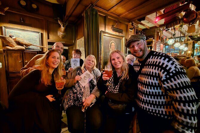 Pub Crawl and Sing along London Experience - Stop 1: Princess Louise and the gin-palace era