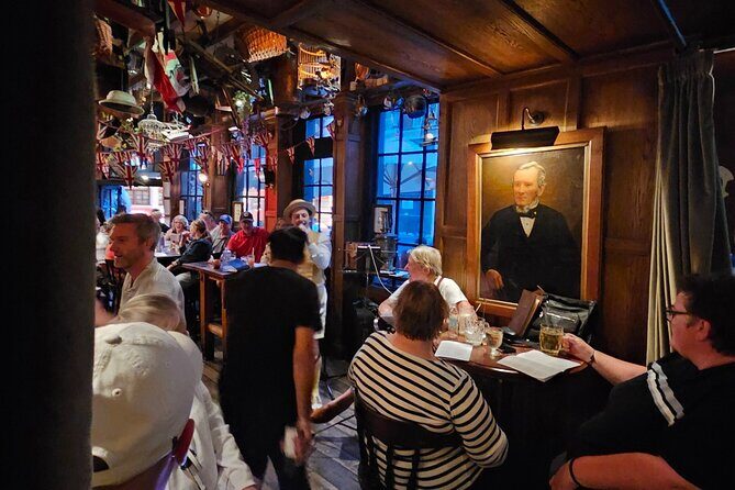 Pub Crawl and Sing along London Experience - Meeting points: starting at Ship Tavern and ending at Mr Fogg’s