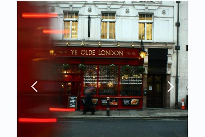 Pub & History Tour London (History & Beers) - St. Clement Danes Church: the quiet start before the pubs