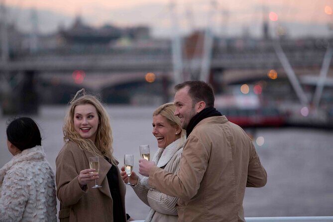 River Thames Evening Cruise with Sparkling wine and Canapés - Live jazz and entertainment: the atmosphere part