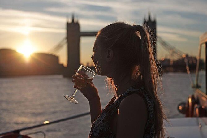 River Thames Evening Cruise with Sparkling wine and Canapés - The sights: your Thames route from Westminster to the Tower
