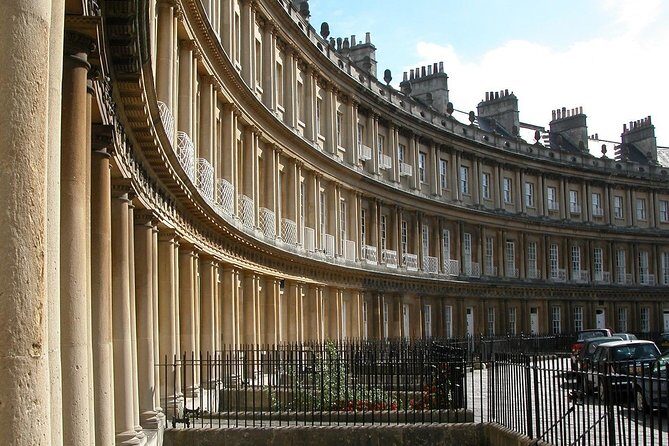 Roman Baths and Bath City Walking Tour - The Circus: how Bath plays with curves