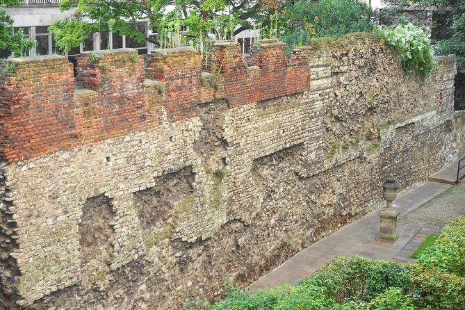 Roman & Medieval London: Private Half-Day Tour in a Black Cab - A Black Cab That Makes History Feel Close