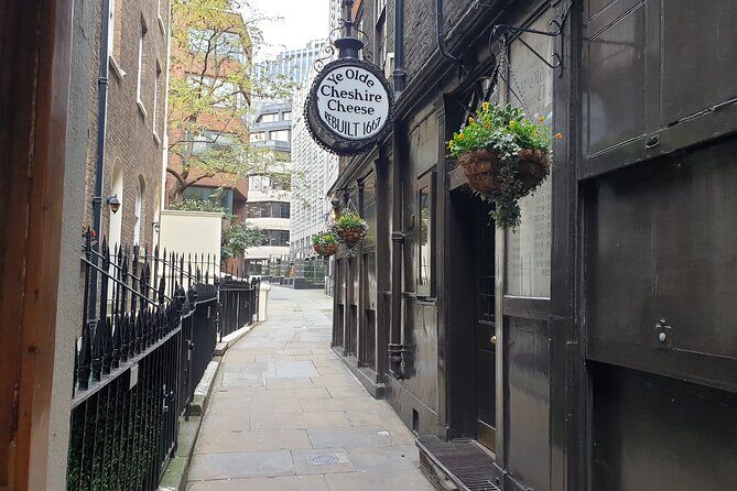 Roman Ruins to Blitz Bombings: A Walking Tour of London's Fiery History - Who Should Book This Walking History Tour