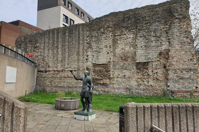 Roman Ruins to Blitz Bombings: A Walking Tour of London's Fiery History - Meeting at Trinity Square and Finishing on Fleet Street
