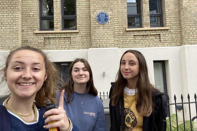 Romantic Notting Hill: Self-Guided Love Story Puzzle Walk - The route: 14 clue stops from Portobello Road to Banksy’s The Painter