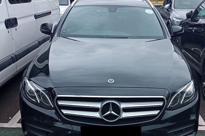 Round Trip Taxi Transfer - Luton Airport To & From London - Finding your driver at Luton: Costa Coffee inside arrivals